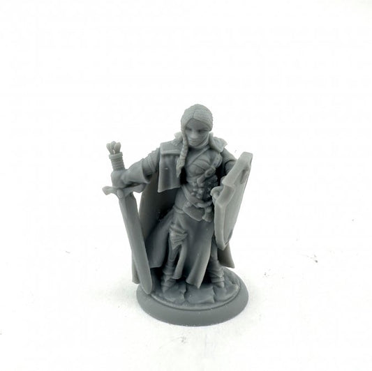RPR 07129: Isabeau Laroche, Female Paladin - Dungeon Dwellers